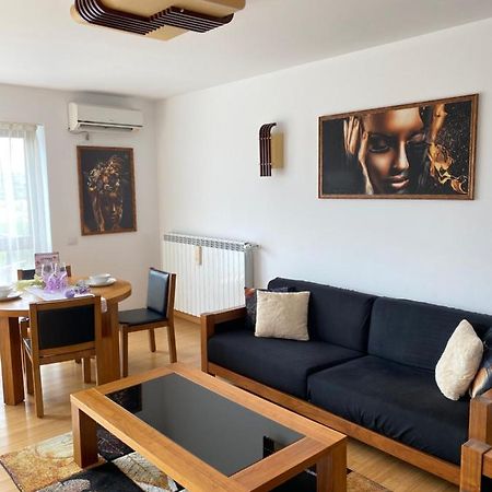 Sunny Two Room Apartment, Baneasa, Petrom City, Free Wi-Fi And Underground Parking Bucarest Esterno foto